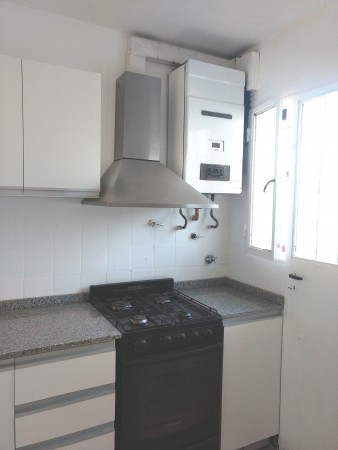 Dpto 3 ambientes al frente con balcón corrido