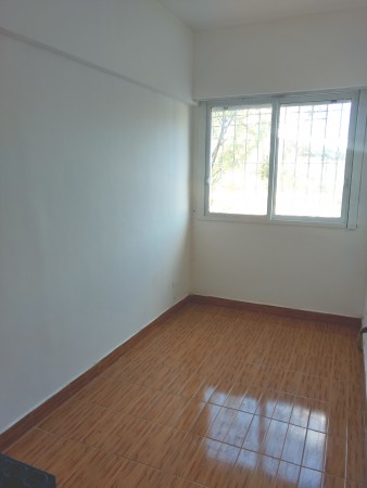 Dpto 3 ambientes al frente con balcón corrido