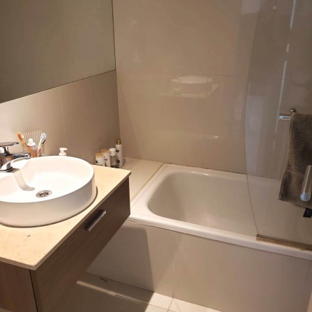 Exclusivo Dpto. 2 amb al frente con balcón-terraza en piso alto