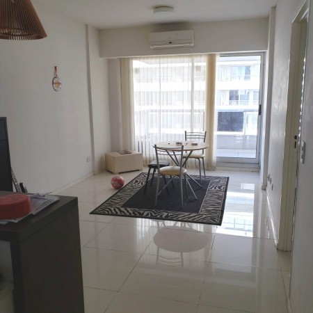 Exclusivo Dpto. 2 amb al frente con balcón-terraza en piso alto