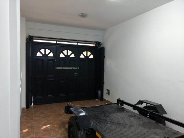 Casa todo en P. Baja, en impecable estado, para uso comercial exclusivamente.