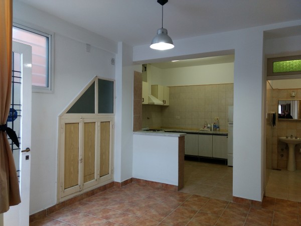 Casa todo en P. Baja, en impecable estado, para uso comercial exclusivamente.