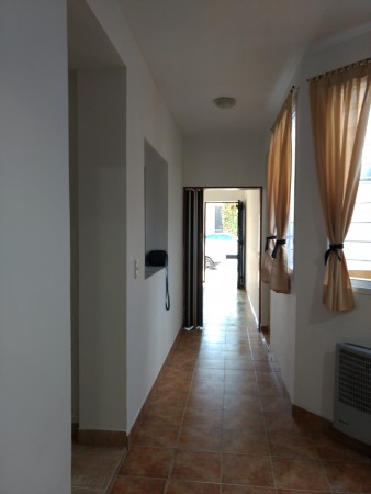 Casa todo en P. Baja, en impecable estado, para uso comercial exclusivamente.