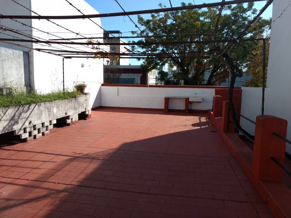 Casa todo en P. Baja, en impecable estado, para uso comercial exclusivamente.