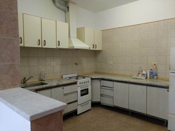 Casa todo en P. Baja, en impecable estado, para uso comercial exclusivamente.