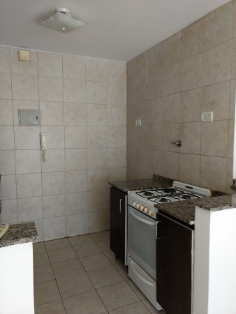 Depto 2 amb. al cfte. con balcón aterrazado muy luminoso