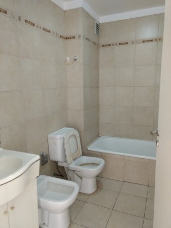 Depto 2 amb. al cfte. con balcón aterrazado muy luminoso