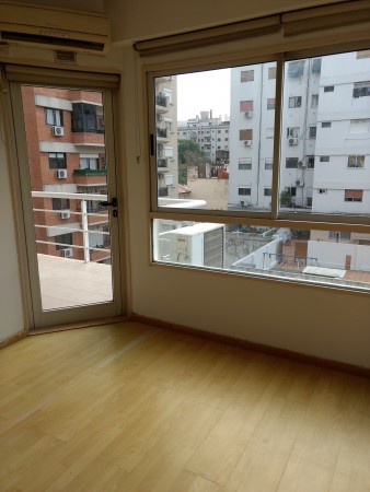 Depto 2 amb. al cfte. con balcón aterrazado muy luminoso