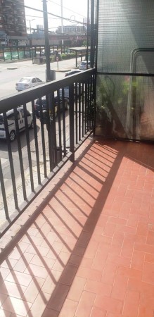 Dpto. 2 amb. al frente con balcón