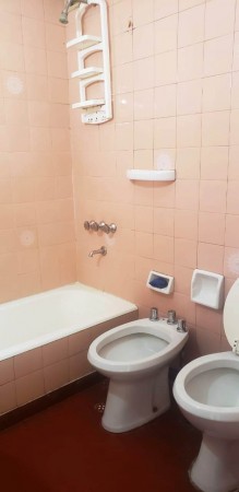 Dpto. 2 amb. al frente con balcón