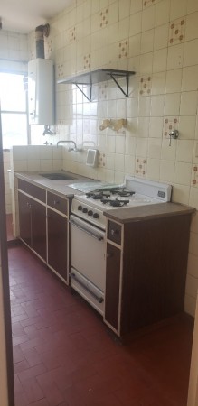 Dpto. 2 amb. al frente con balcón