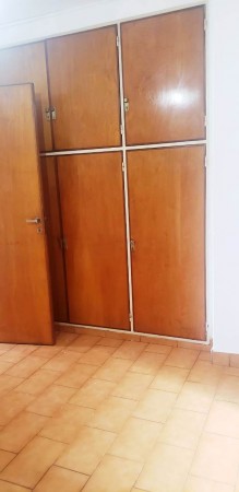 Dpto. 2 amb. al frente con balcón