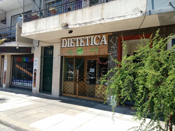 Dietética sobre Avda. lista para trabajar