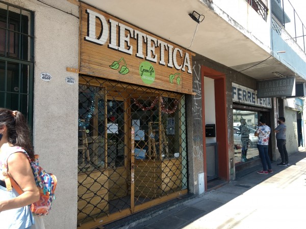 Dietética sobre Avda. lista para trabajar