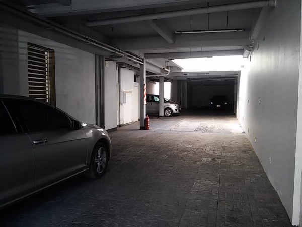 Dpto. 3 amb. balcón, patio, parrilla y cochera