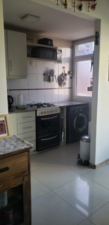 Dpto. 2 amb. al frente con balcon