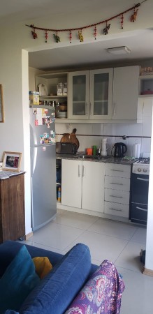 Dpto. 2 amb. al frente con balcon