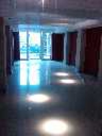 Dpto. mono ambiente amplio con balcon al frente