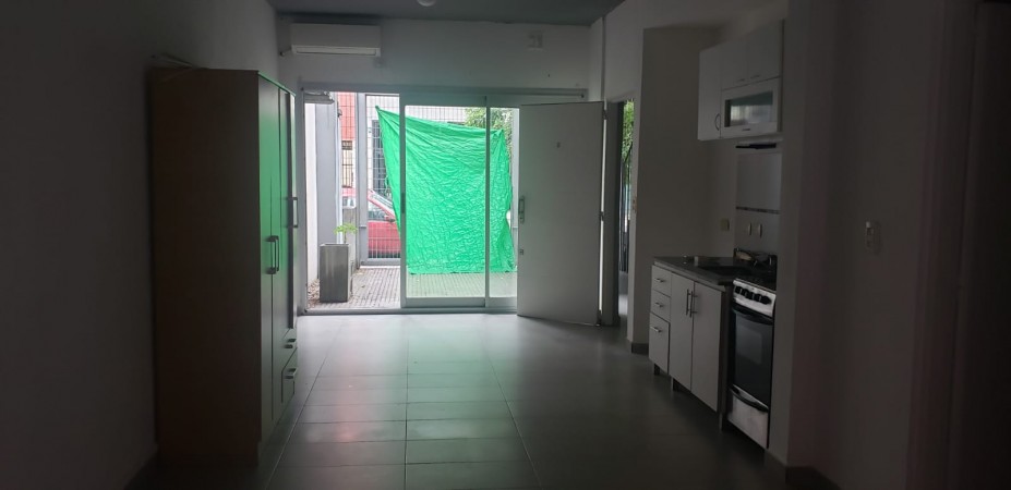 Dpto. mono ambiente amplio con cochera fija