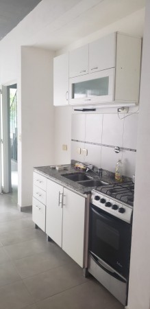 Dpto. mono ambiente amplio con cochera fija