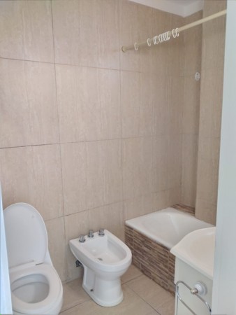 Dpto. 3 ambientes impecable con baja expsa.