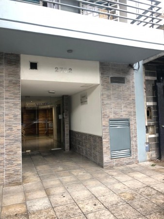 Dpto. monoambiente de 4 años, amplio balcon.