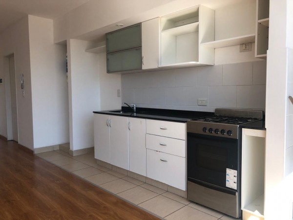 Dpto. monoambiente de 4 años, amplio balcon.