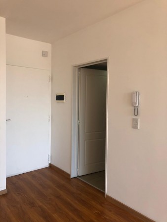 Dpto. monoambiente de 4 años, amplio balcon.