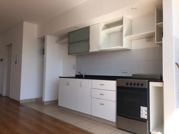 Dpto. monoambiente de 4 años, amplio balcon.