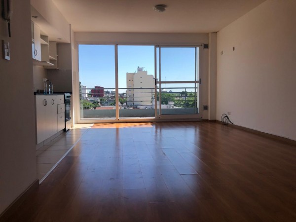Dpto. monoambiente de 4 años, amplio balcon.