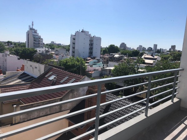 Dpto. monoambiente de 4 años, amplio balcon.