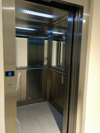 Dpto. (a estr.) 37m2 al frente, 2 baños, apto profesional