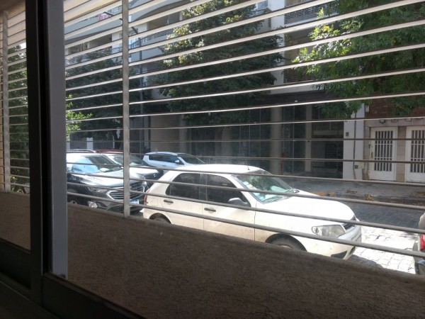 Dpto. (a estr.) 37m2 al frente, 2 baños, apto profesional