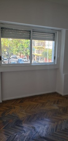 Dpto. 2 ambientes al frente con balcon