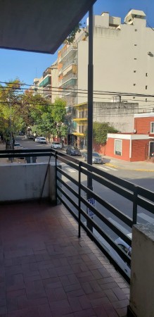 Dpto. 2 ambientes al frente con balcon