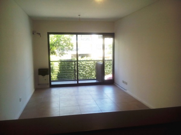 Dpto. Mono ambiente cfte c/balcon y cochera fija