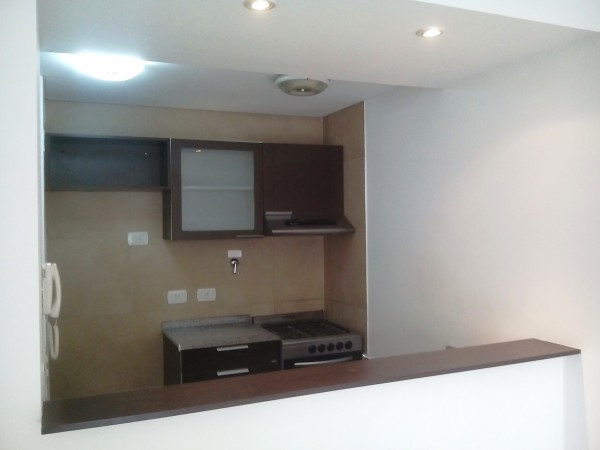 Dpto. Mono ambiente cfte c/balcon y cochera fija