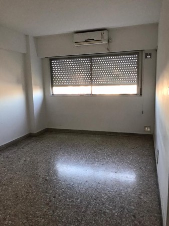 Dpto. 3 ambientes al frente Impecable.