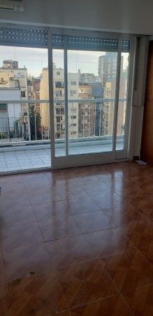 Dpto. 2 ambientes con balcon a cfte.