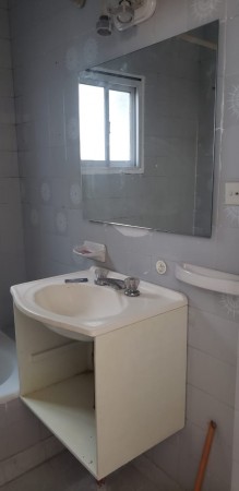 Dpto. 2 ambientes con balcon a cfte.