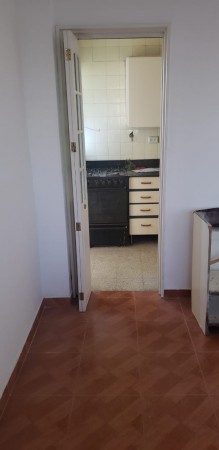 Dpto. 2 ambientes con balcon a cfte.