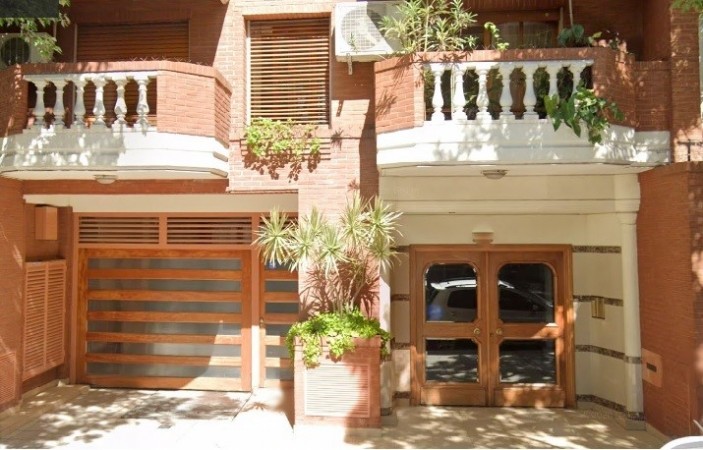 Hermoso Piso impecable, en Edificio con piscina, cochera fija y baulera.