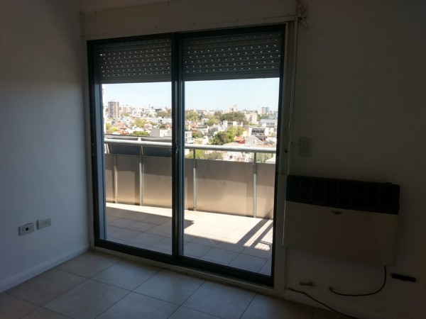 Dpto. 3 amb. con balcon al fte y cochera fija