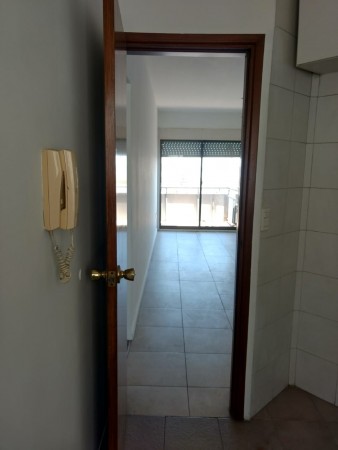 Dpto. 3 amb. con balcon al fte y cochera fija