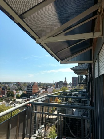 Dpto. 3 amb. con balcon al fte y cochera fija