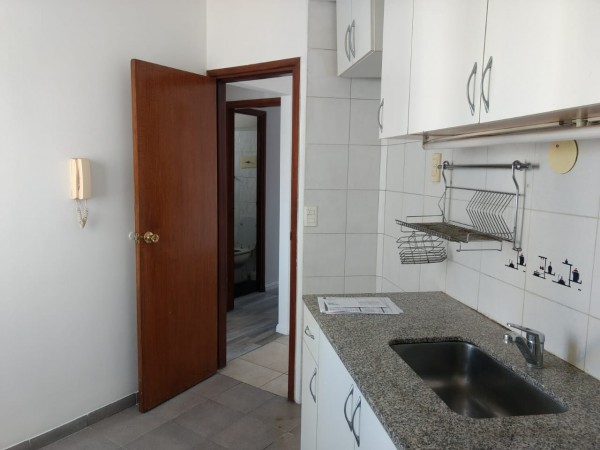 Dpto. 3 amb. con balcon al fte y cochera fija