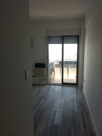 Dpto. 3 amb. con balcon al fte y cochera fija