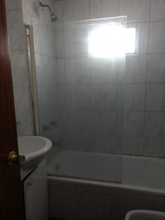 Dpto. 3 amb. con balcon al fte y cochera fija