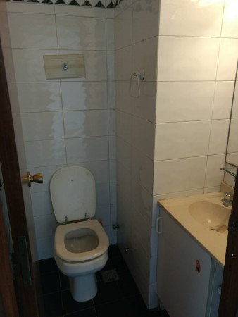 Dpto. 3 amb. con balcon al fte y cochera fija