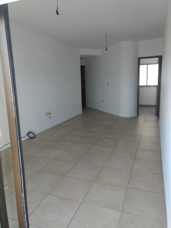 Dpto. 3 amb. con balcon al fte y cochera fija